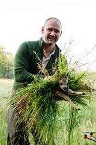 Wilko Florstedt mit gerettetem Rehkitz -(c) Stephan Schulz