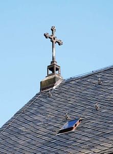 Kreuz auf dem Kirchdach