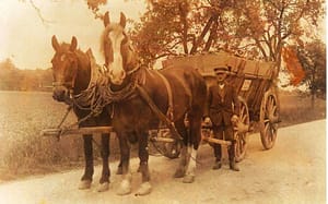 Emil Perlberg mit Wagen (Bild D.P.)