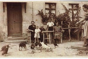 Szene im Hof (Bild E.S.)