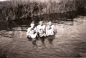 Baden im Altwässer (Bild G.H.)