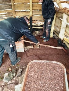 Der Innenausbau läuft derzeit noch, kommt trotz der Wetterlage aber erstaunlich gut voran!