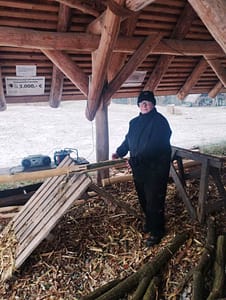 Sarah hobelt auch noch unbeirrt