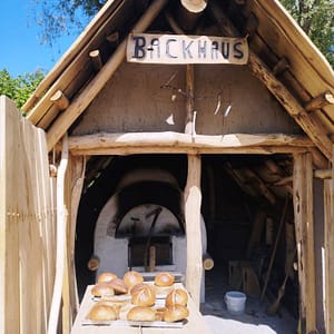 Ab jetzt kann auch frisches Brot bestellt werden. Von Dienstag bis Freitag wird täglich frisch gebacken.