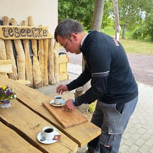 Heute Morgen hat er unsere Besucher komplett selbstständig bedient.