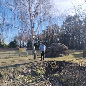 Zurzeit wird die Umrandung des Teiches ausgestochen, ...