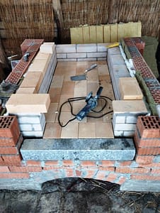 Zu guter Letzt noch ein Bild vom Fortschritt des Backofens.