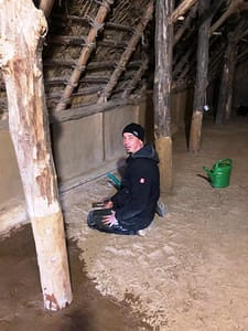 Erneuerung des Lehmbodens und Entwicklung einer neuen Innengestaltung