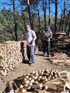 Leider hat ein kleiner Poltergeist unseren Pfeilfang umgestoßen, sodass Matze und Semmi ihn wieder aufrichten mussten