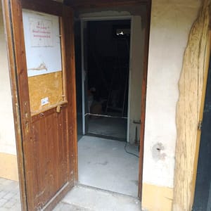 Mike & Co haben derweil die künftige Backstube angefangen umzubauen. Der Eingang wurde von vorne auf die Rückseite verlegt und das ehemalige Werkzeuglager als Nutzraum dazugewonnen.