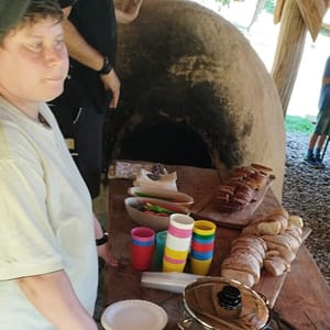 50 Kinder aus Westerhüsen im Steinzeitdorf...