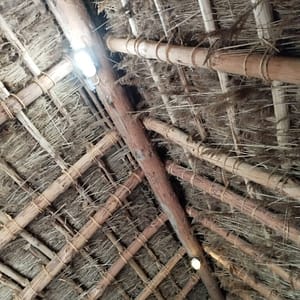 Desweiteren hat auch endlich das Kommunale Gebäudemanagement reagiert und die beschädigte Stromleitung im Grubenhaus repariert