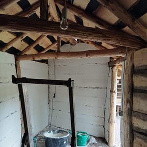 Unser Warenhaus wurde nun auch grundiert und verkabelt (Eigenleistung). Andreas' Vater ist mit seinen 78 Jahren noch auf der Leiter rumgekrabbelt und hat uns provisorisch Licht gelegt