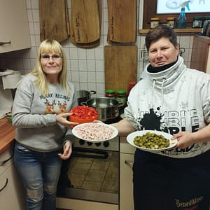 Wir kochen über mehrere Tage hinweg Soljanka vor