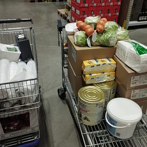 Alles dabei für den Kuchenstand und die Hamburger